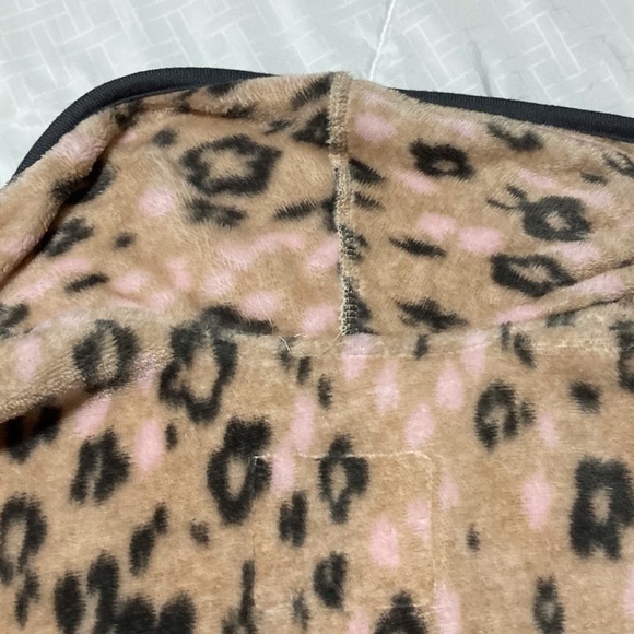Cuddl Duds Leopard Print Fleece Jacket | Super Soft | Short Robe - Picture 6 of 9